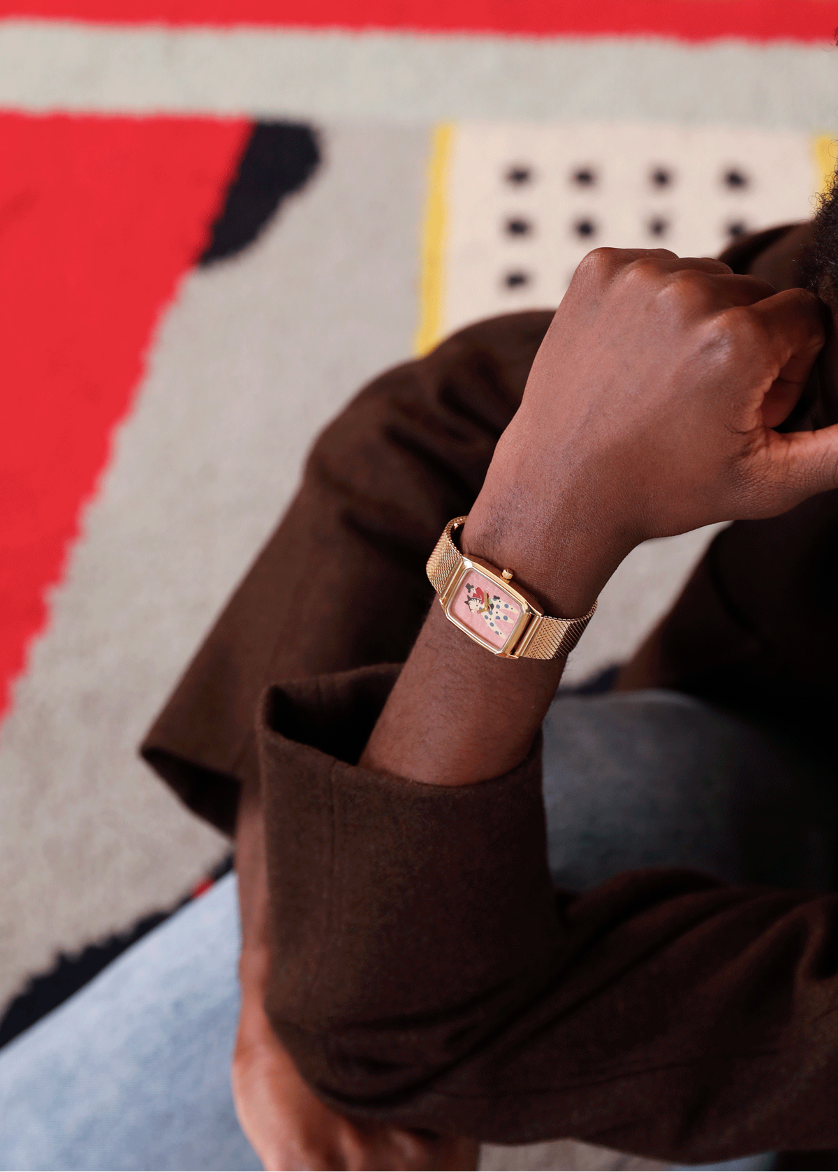 Montre LAPS Tatare dorée, porté au poignet